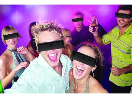 Melnas “Black Bar” brilles – anonimitātei un stilam